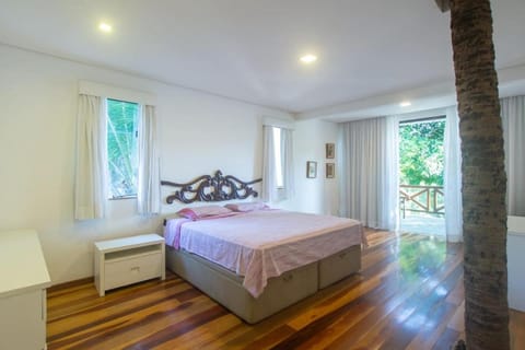 Refúgio da ilha: 6 suítes, piscina e churrasqueira House in Rio de Janeiro