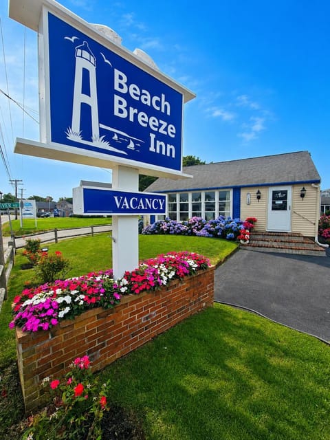 Property building, Facade/entrance, Property logo or sign, Property logo or sign, Street view