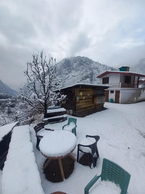 Property building, Day, Natural landscape, Winter, Mountain view