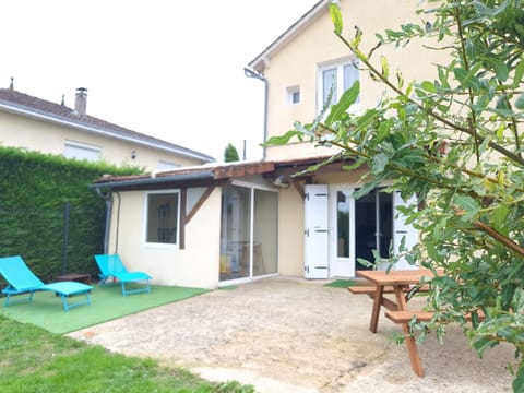 Property building, Patio, Garden, Garden view, sunbed
