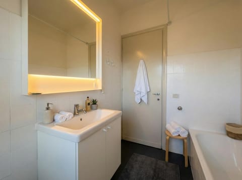 Shower, Bathroom, towels