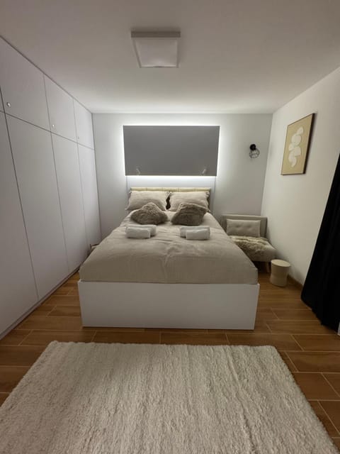 Bed, Photo of the whole room, Bedroom, wardrobe