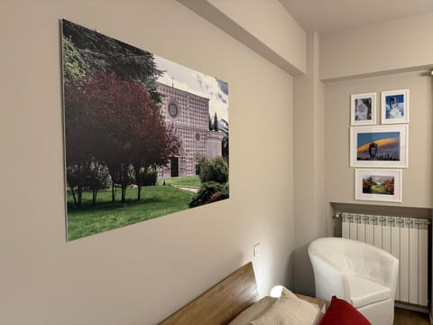 Neighbourhood, Decorative detail