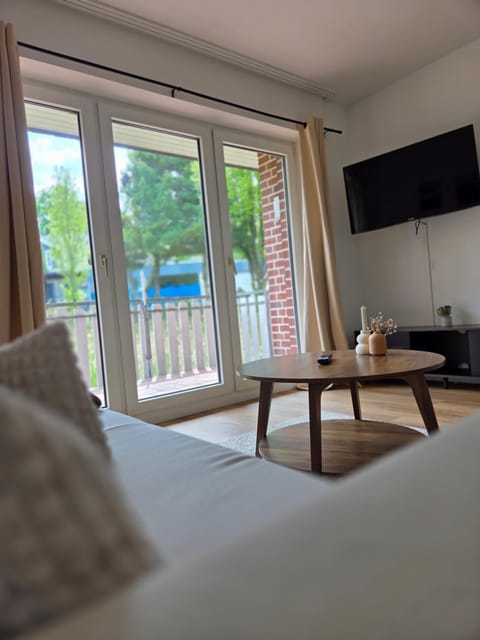 TV and multimedia, View (from property/room), Balcony/Terrace, Living room, Seating area