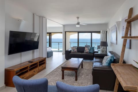 TV and multimedia, Balcony/Terrace, Balcony/Terrace, Living room, Lounge or bar, Seating area, Beach, Beach, Evening entertainment, Sea view, Sea view, children, Family, furniture, furniture, internet, internet, elevator, air conditioner, air conditioner