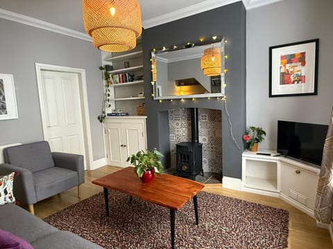 Communal lounge/ TV room, TV and multimedia, Living room, Seating area, Evening entertainment