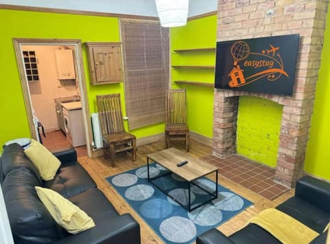 Easystays Nice Comfy Basic Home Sleeps 12 Apartment in Leicester