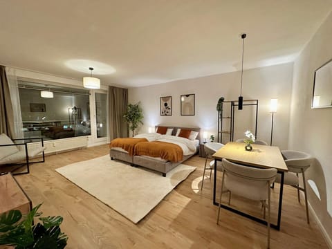 Bed, Living room, Photo of the whole room, Seating area, Dining area, Bedroom