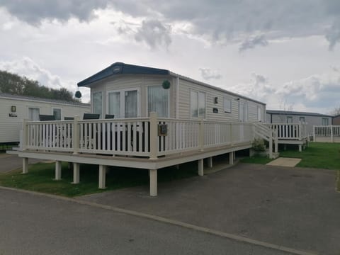 Luxury Caravan with Hot tub on Tattershall lakes Campground/ 
RV Resort in Tattershall