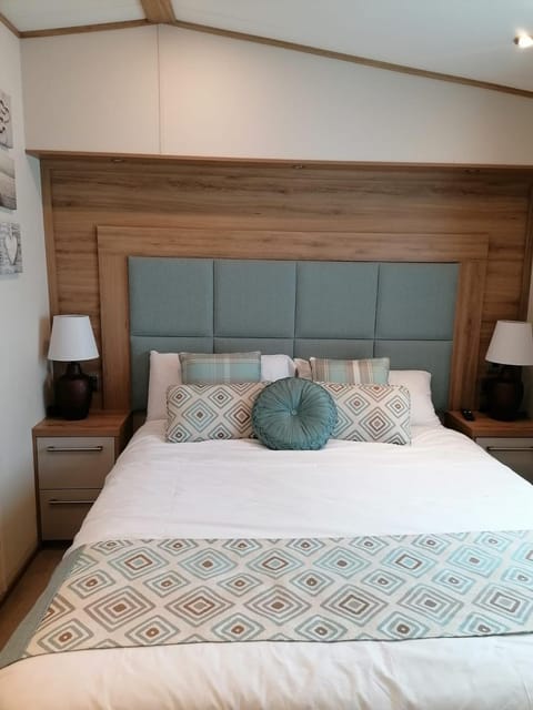 Luxury Caravan with Hot tub on Tattershall lakes Campground/ 
RV Resort in Tattershall