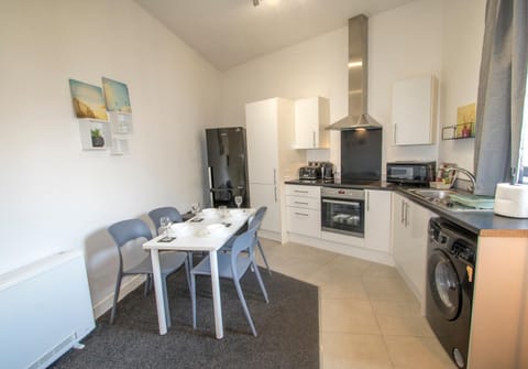 Kitchen or kitchenette, Dining area, oven, stove, toaster