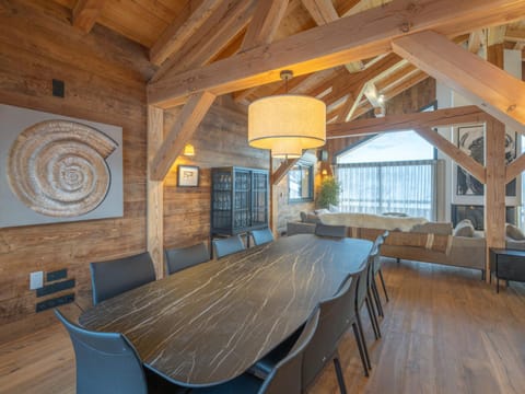 Chalet luxe ski-in ski-out, sauna, cinéma, jacuzzi - FR-1-645-81 Chalet in Huez