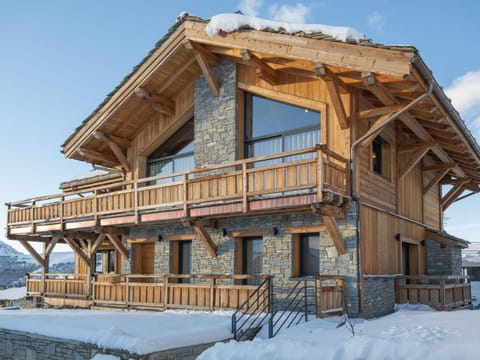 Chalet luxe ski-in ski-out, sauna, cinéma, jacuzzi - FR-1-645-81 Chalet in Huez