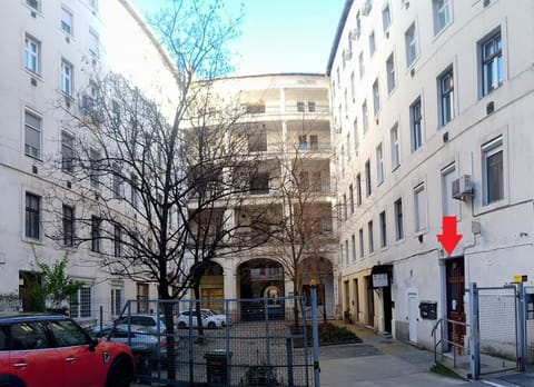 Property building, Facade/entrance