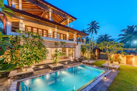 Property building, Garden, Swimming pool