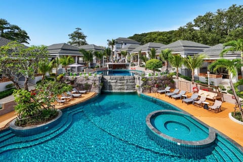 Day, Natural landscape, Pool view, Swimming pool, Swimming pool, sunbed