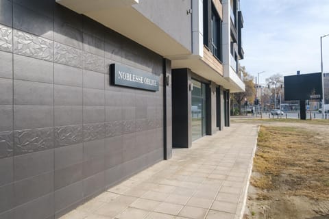 Property building, Day, Neighbourhood, Street view