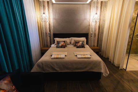 Bed, Photo of the whole room, Bedroom, towels