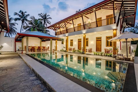 Property building, Day, Pool view, Swimming pool, sunbed
