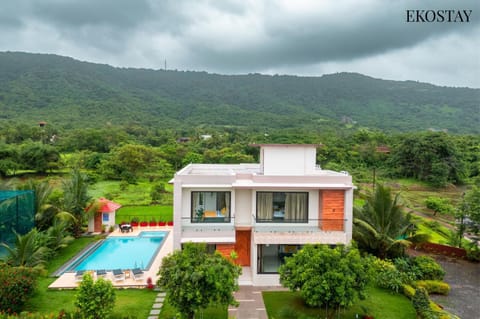 Property building, Day, Natural landscape, Garden, Garden view, Mountain view, Pool view, Swimming pool, sunbed