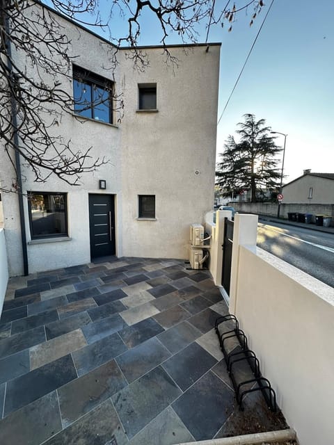 Le Studio de l 'Avenue Apartment in Valence