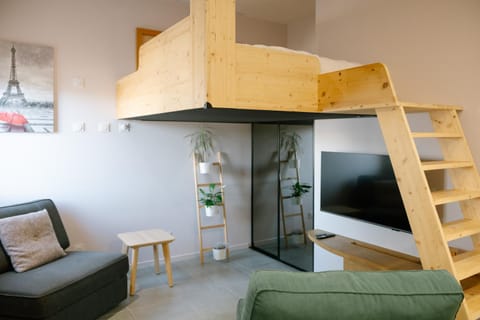 Bed, TV and multimedia, Bedroom, wardrobe