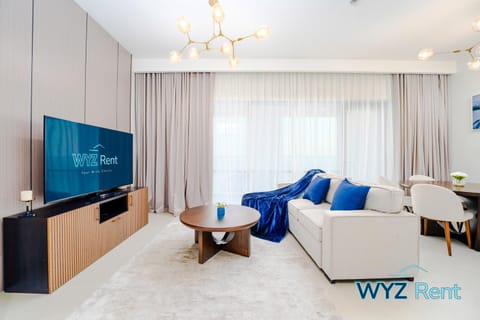 TV and multimedia, Living room, Evening entertainment