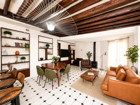 Communal lounge/ TV room, TV and multimedia, View (from property/room), Living room, Seating area, Dining area, heating, internet