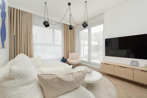 TV and multimedia, Seating area