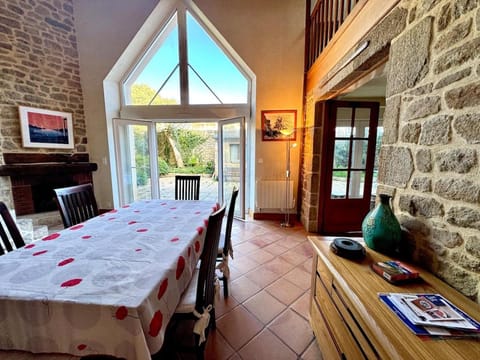 Ker-Roudy, gite spatieux à deux pas du plan d'eau House in Étel