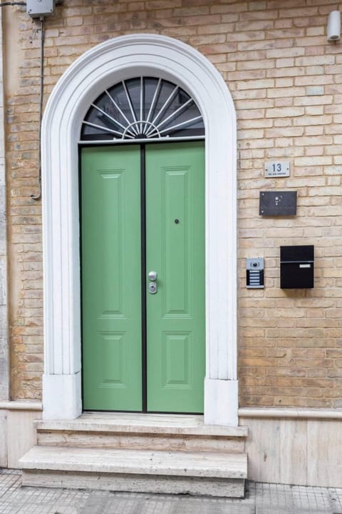 Facade/entrance, Internal: Not applicable to any particular room