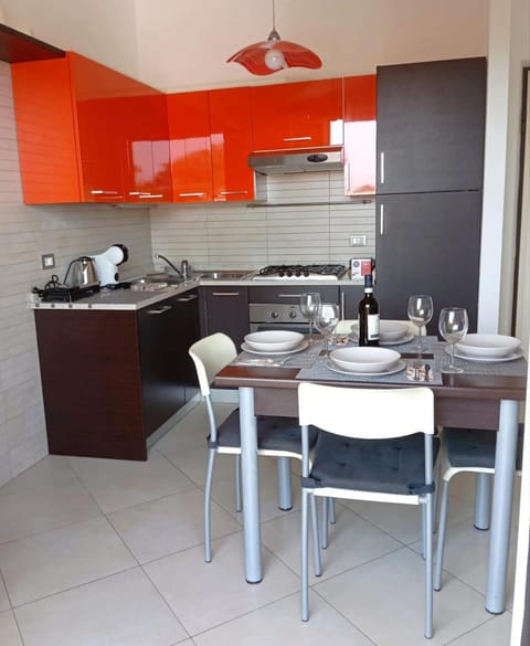 Kitchen or kitchenette, Dining area, stove