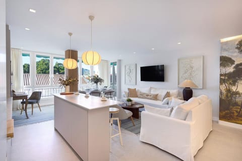 TV and multimedia, View (from property/room), Living room, Dining area