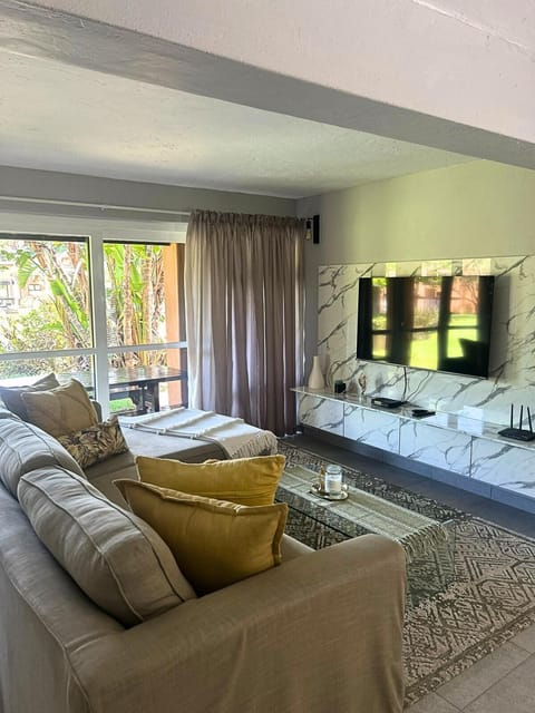 TV and multimedia, Living room, Photo of the whole room, Seating area
