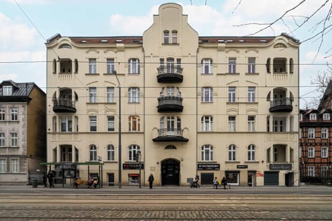 Property building, Day, Neighbourhood, City view, Street view, Location
