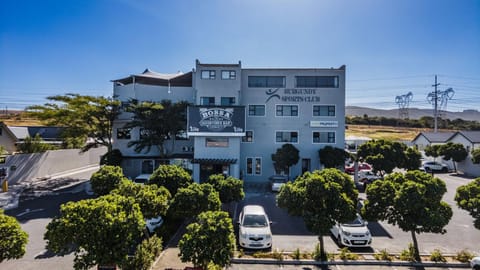 Property building, Restaurant/places to eat