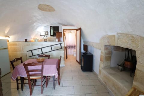 TV and multimedia, Dining area