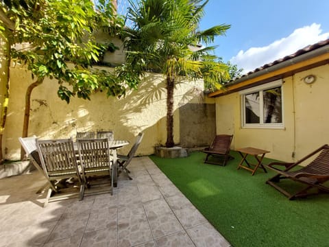 Patio, sunbed