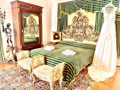 Bed, Bedroom, locker