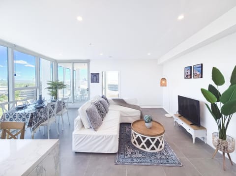 Communal lounge/ TV room, TV and multimedia, Living room, Seating area, Evening entertainment