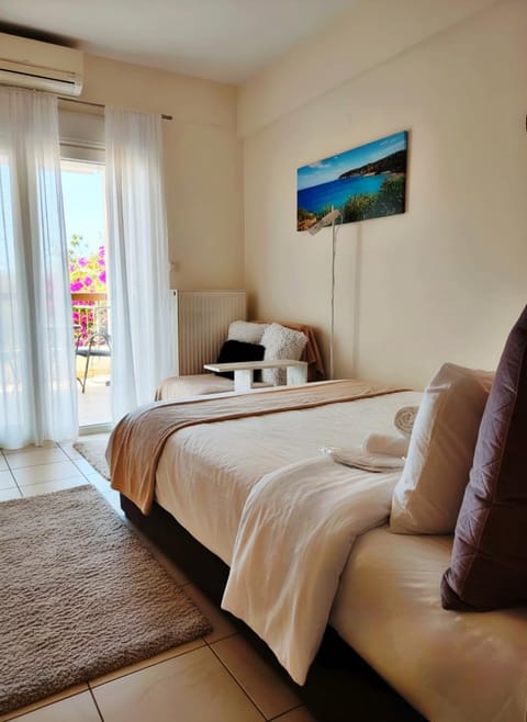 Zen Central Studio with Balcony and WiFi fiber Apartment in Thessaloniki