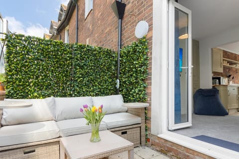 Patio, Spring, Day, View (from property/room), Balcony/Terrace, Seating area, Dining area