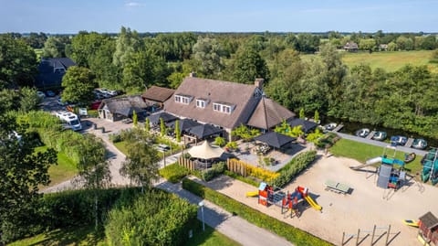 Property building, Restaurant/places to eat, Breakfast
