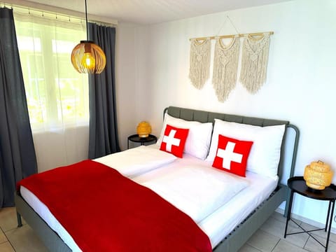 Lake Thun Alps Scenic Views and Concierge by SwissHut House in Hilterfingen