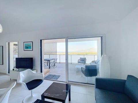 T3 vue panoramique sur la baie de Calvi Apartment in Calvi