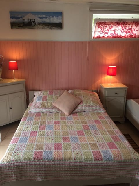 Photo of the whole room, Bedroom, Inner courtyard view