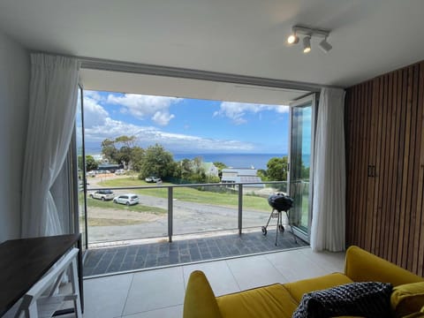 The Salty Whale - 3BD APT - Central Sea Views Apartment in Plettenberg Bay
