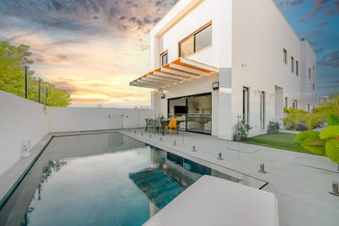 Property building, Swimming pool