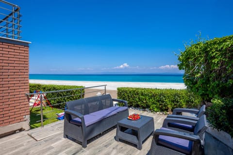 Natural landscape, Balcony/Terrace, Seating area, Sea view