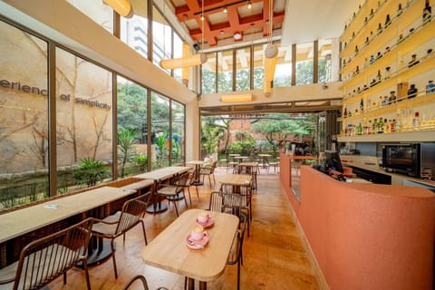 Restaurant/places to eat, Garden view